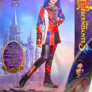 Evie Halloween Costume from Descendants 3